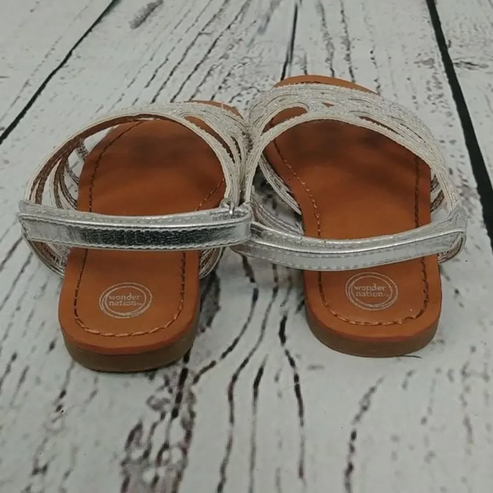 Wonder Nation Silver Glitter Sandals‎